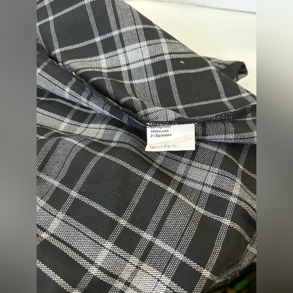 NWOT TRADITIONAL TARTAN KILT BLACK/GRAY. BELT LOOPS, SNAPS ON BOTH SIDES. - Picture 10 of 12